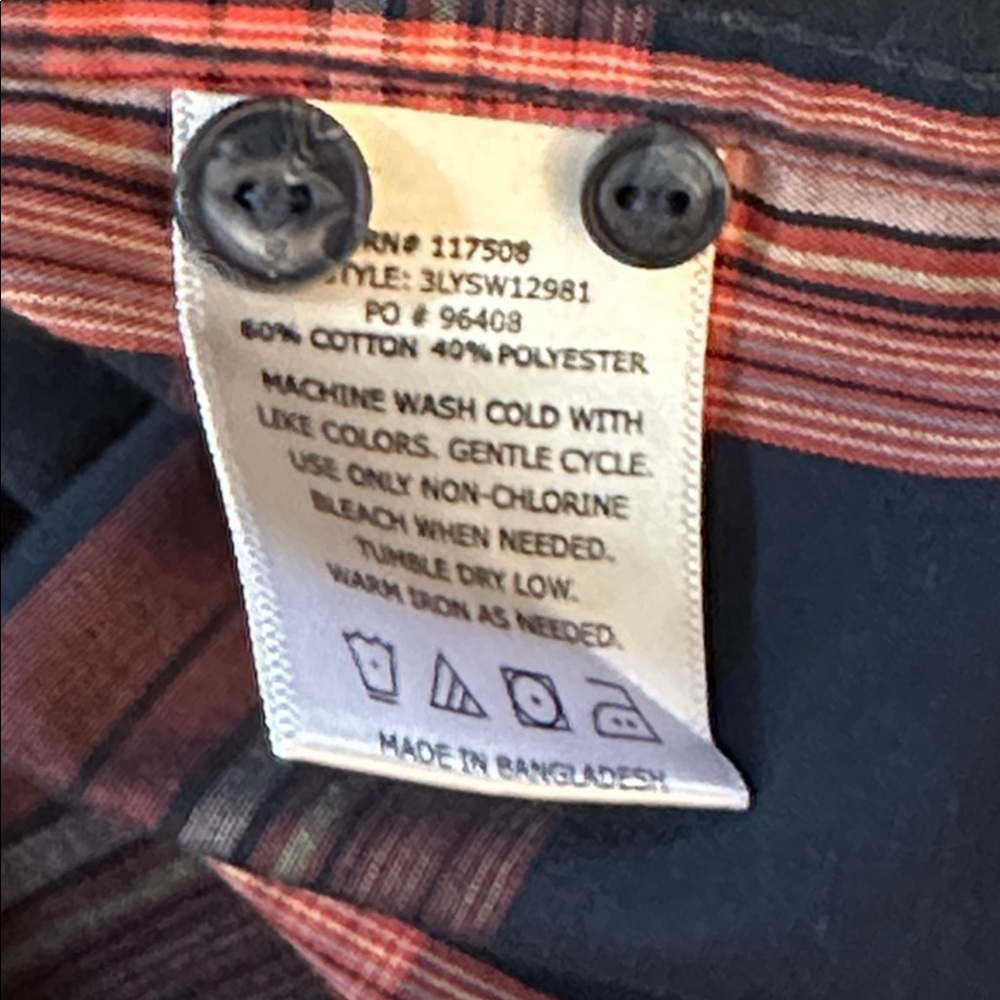 🌺 Levi's Red and Navy Blue Plaid Shirt Sz L - Picture 7 of 7